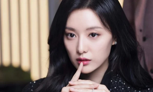 Kecantikan Kim Ji Won Dalam Queen of Tears Tuai Banyak Pujian