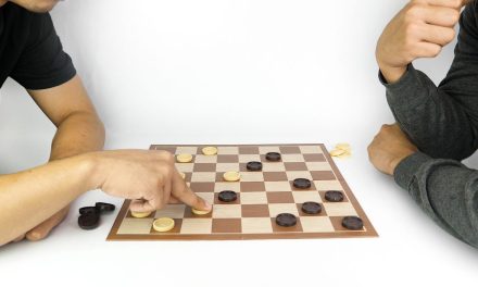 Checkers Atau Dam Batu, Game Untuk Mengasah Cara Berpikir
