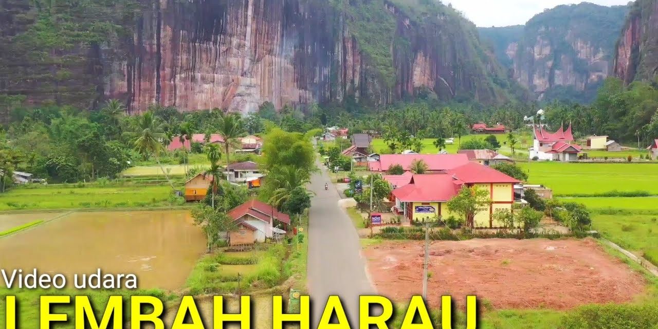 Keindahan Lembah Harau Dengan Hamparan Sawah Hijau